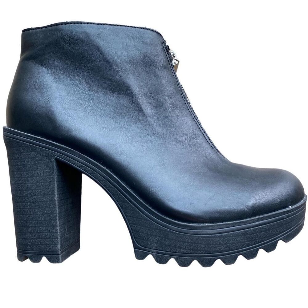 Mossimo Women's Black Courts